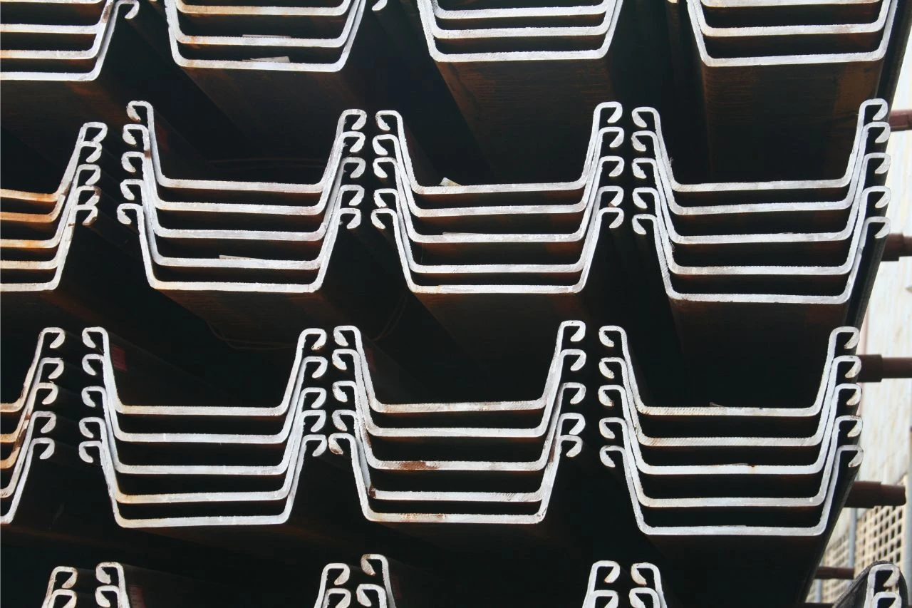 Close up photo of many sheet piles