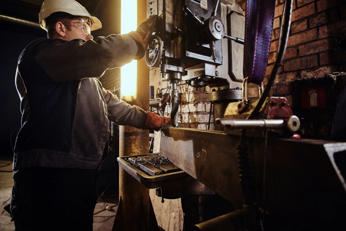 6 Safety Tips for Using a Sheet Metal Bending Machine