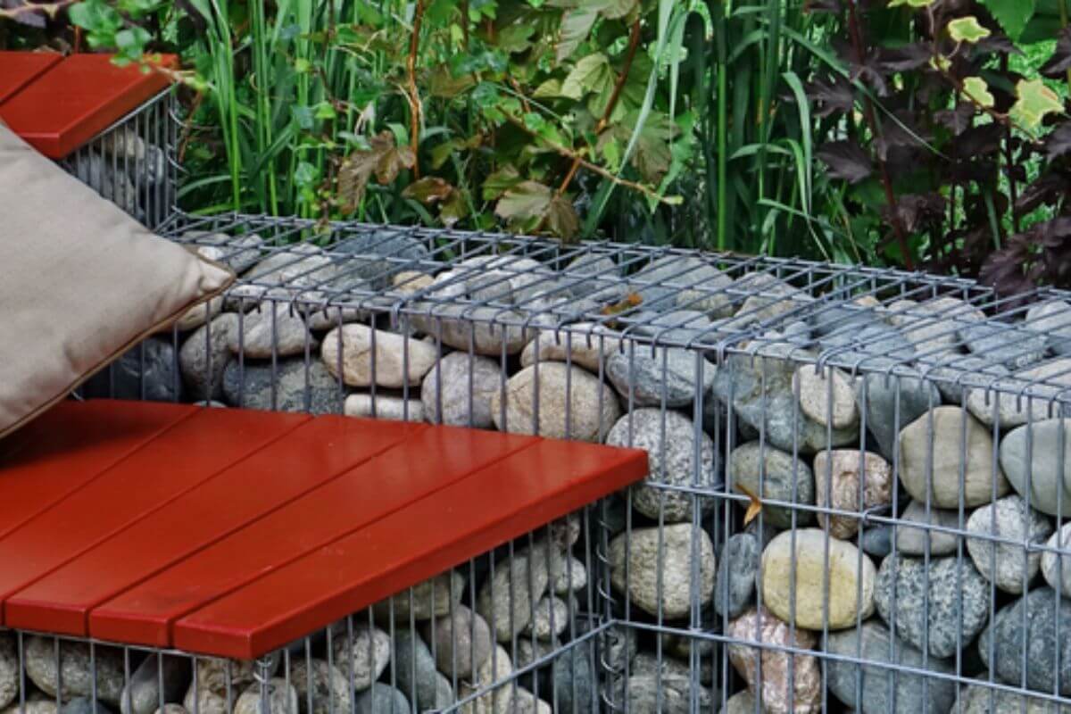 Competitive Pricing With Long-Term Value