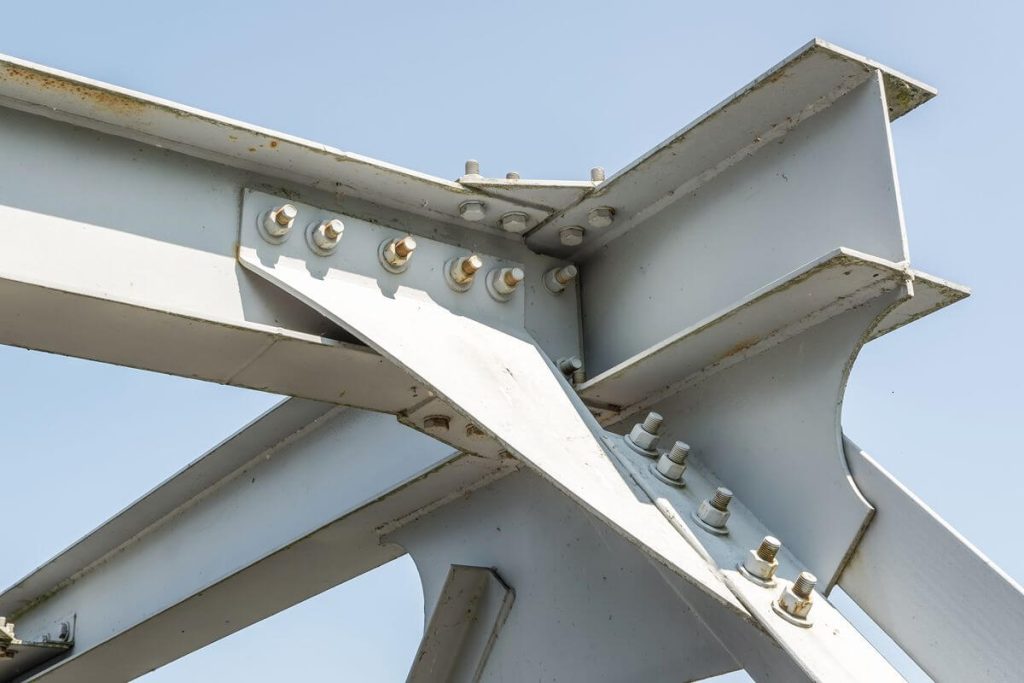 Structural steel beam connection with bolted joints and bracing for a calamity-resistant building framework