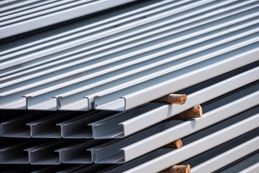 Close-up of stacked steel purlins with uniform profiles and consistent dimensions
